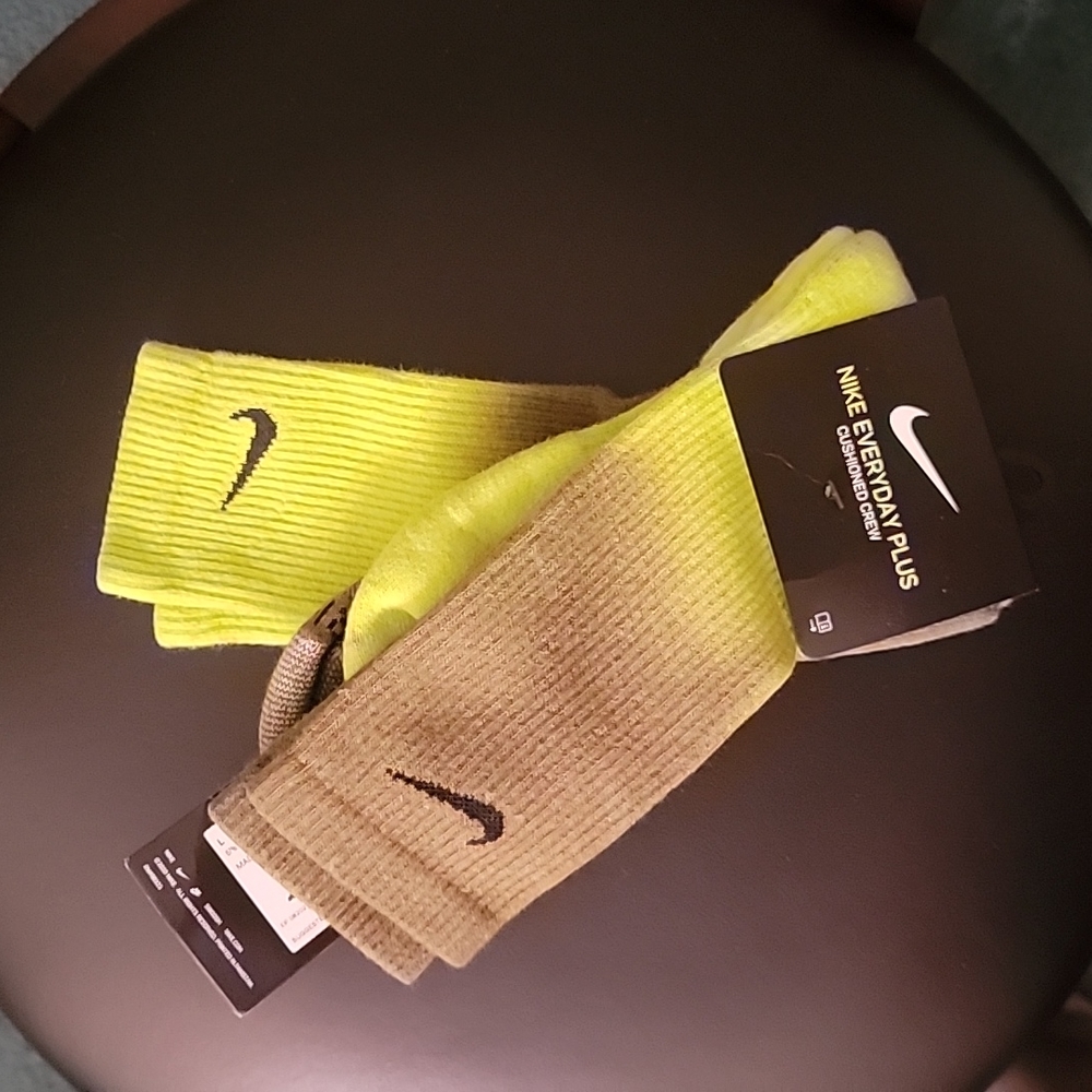 2 Pairs Unisex Nike Crew Socks,  color two green, Men 8-12 Wmn 10-13